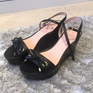 Black wedges